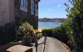 Le Dauphine 20m de la plage